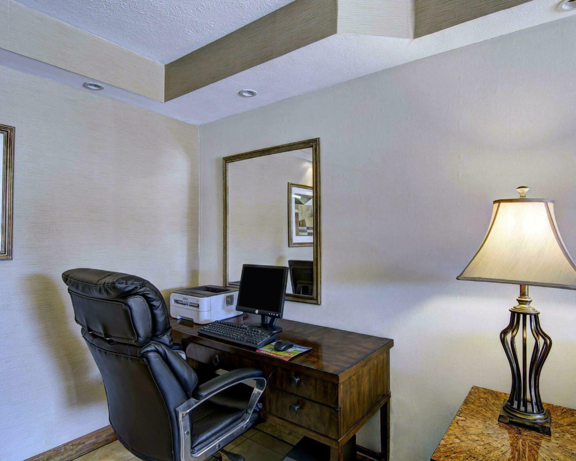Clarion Pointe Beckley Hotel Buitenkant foto